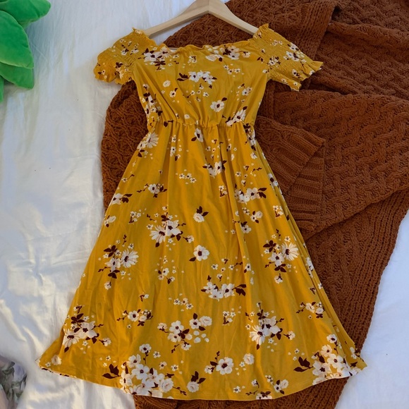 Ardene Floral Dress - Picture 2 of 4